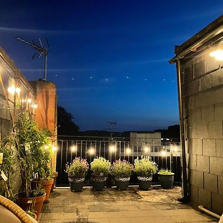 Epic Location, Views & Large Private Terrace Apartment Windsor Exterior photo