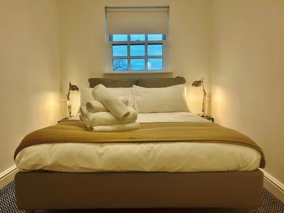 Epic Location, Views & Large Private Terrace Apartment Windsor Exterior photo