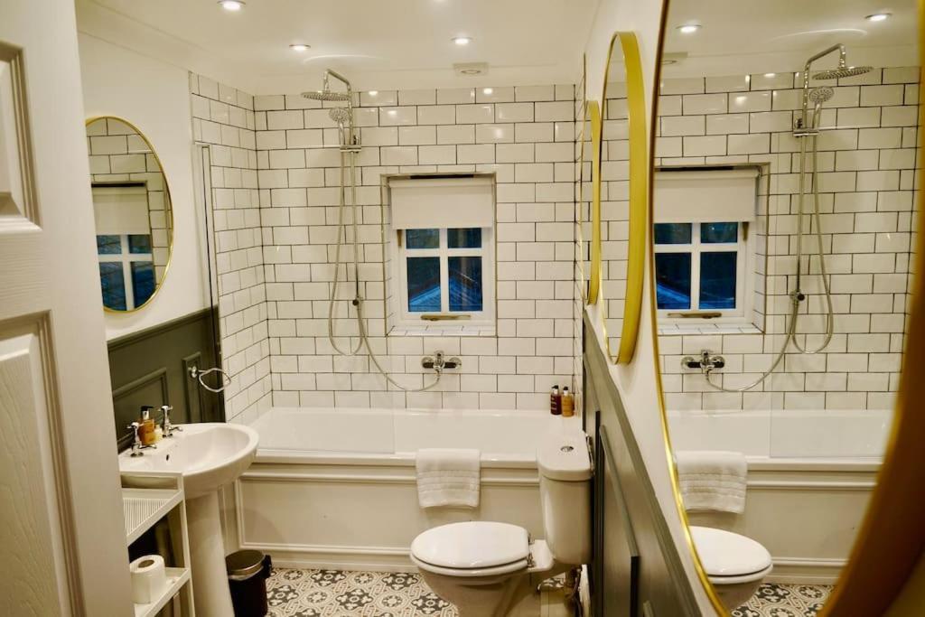 Epic Location, Views & Large Private Terrace Apartment Windsor Exterior photo